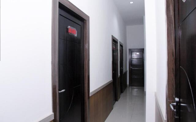 OYO 861 R Four Hotel