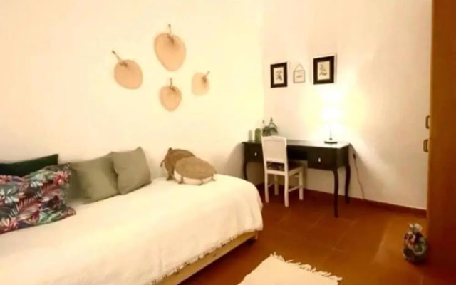 Charming 5-bed House in Granja