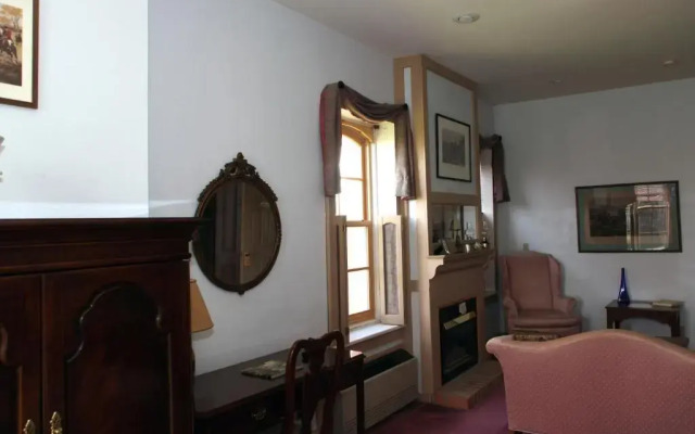 Oak Valley Inn & Suites