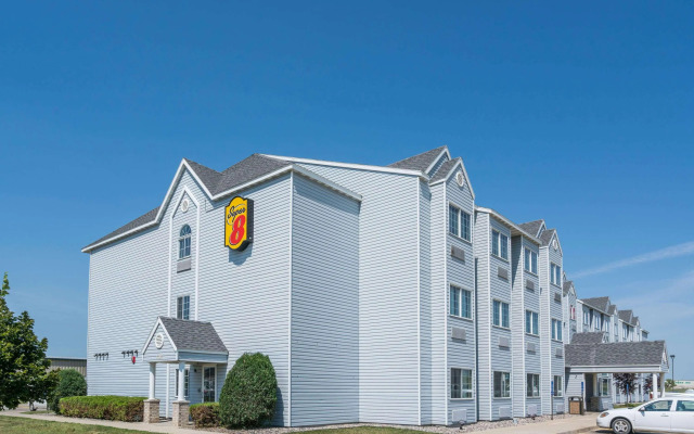 Super 8 By Wyndham Fargo Airport