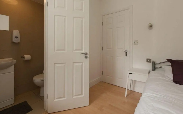Thirsk Road Studios by EveryWhere to Sleep London