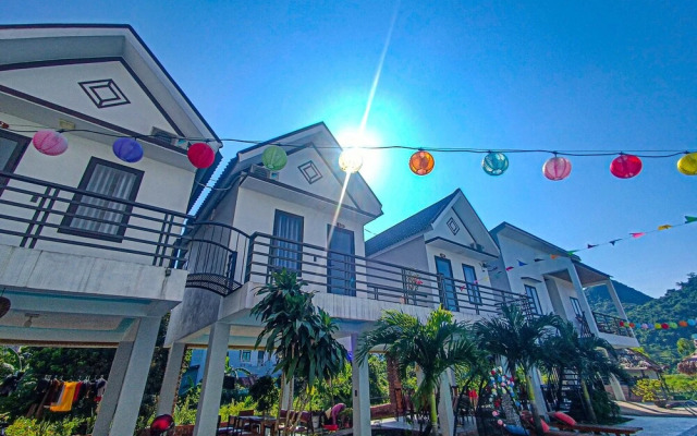 YoLo Pool Bar Villas