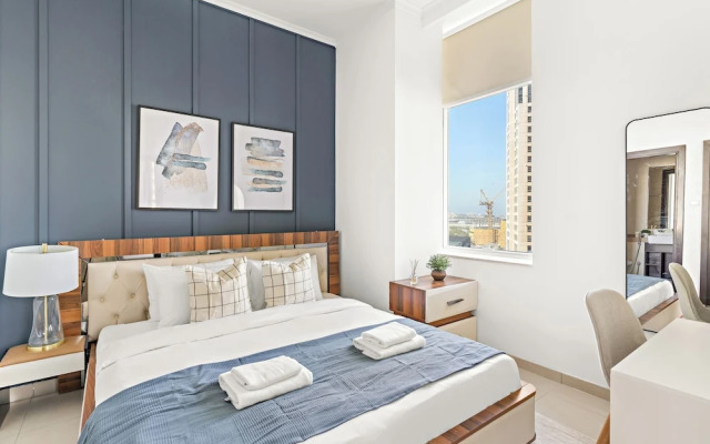 HiGuests - Exceptional Apt with Furnished Terrace By the Sea