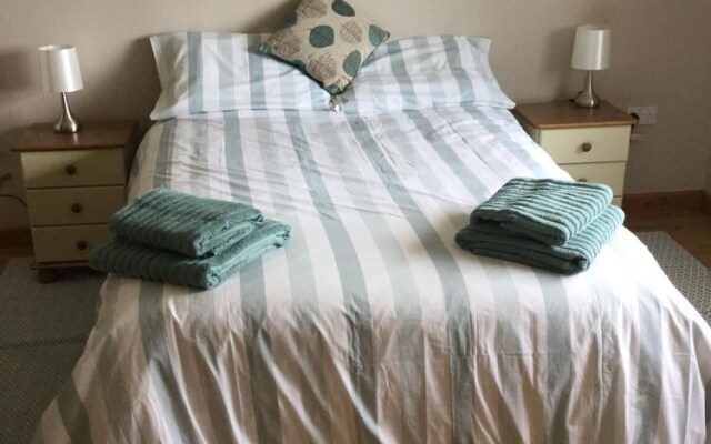 Lovely Spacious Studio Stunning Views Min yr Awel