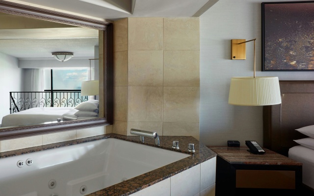 Marriott Niagara Falls Fallsview Hotel & Spa - Image 4