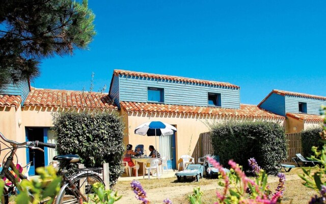 Detached Cottage With a Terrace 300m From the Atlantic Coast