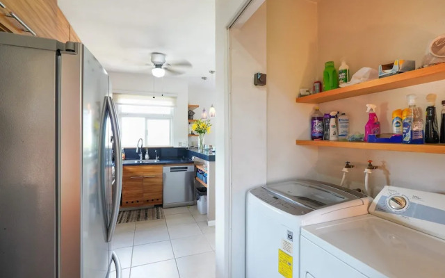 Sleeps 10 Views Beach 1 Block
