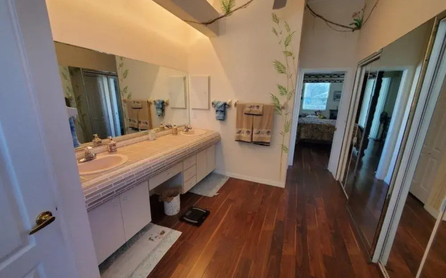 Cozy Canal 3 Bedroom Home
