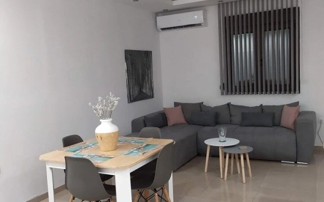 Anchors Aweigh 50m From The Sea