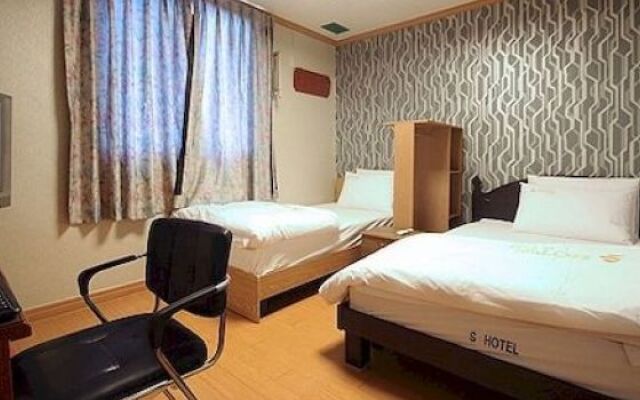S Hotel Gumi