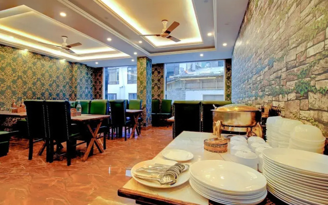 FabHotel Prime Royal Park