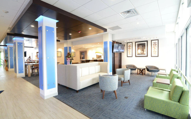 Holiday Inn Express & Suites Chicago North Shore - Niles by IHG