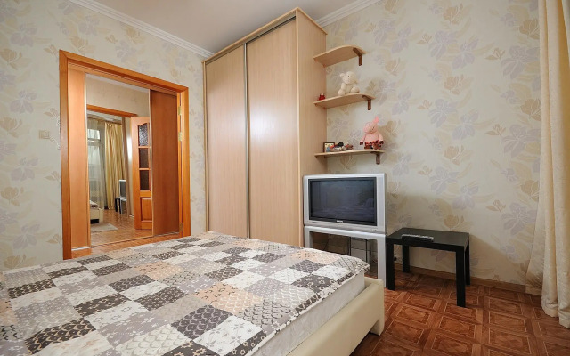 Apartments on Leningradskaya square 3