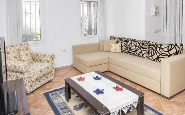 2 BR House With Garden in the Heart of Yalikavak