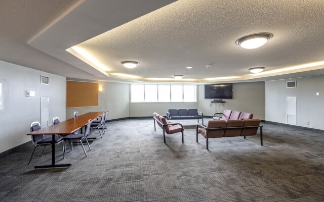 Residence & Conference Centre - Barrie