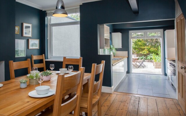 Sleek & Stylish Bristol Getaway With Garden