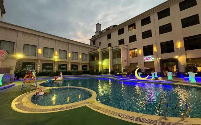 Carrianna Hotel