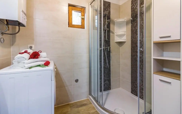Awesome Home in Vodnjan With Wifi and 2 Bedrooms