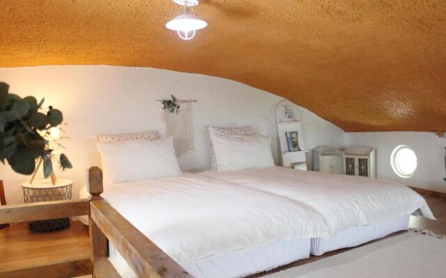 Country House Exclamation Mark & Comma