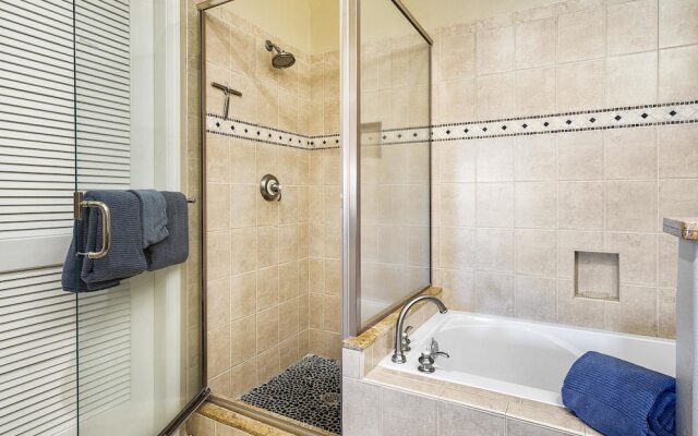 Waikoloa Beach S E32 2 Bedroom Condo by RedAwning