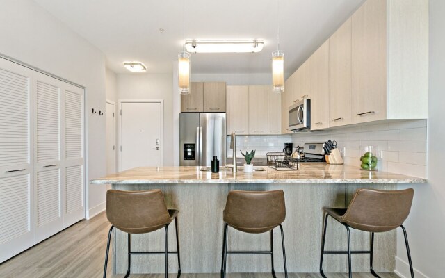 Modern Living 1BR in Warrenville