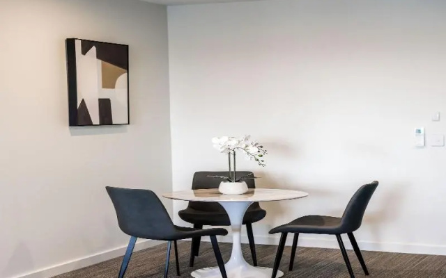 Peninsula Hotel Motel – Guest Rooms – Adelaide