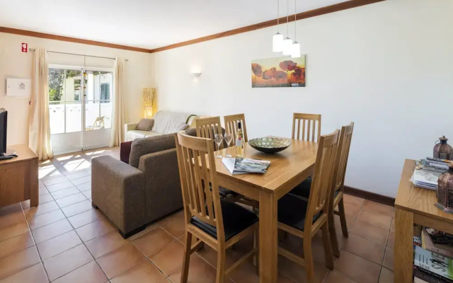 Apartment Near Praia do Carvalho Beach