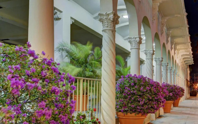 Designer Decorated Palm Beach Hotel NEW