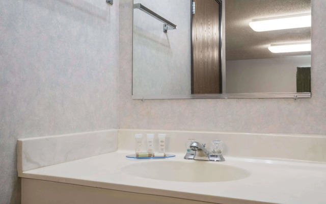 Howard Johnson Inn West Fargo