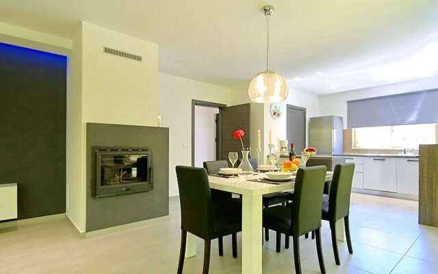 Gorgeous Villa in Belavici With Swimming Pool