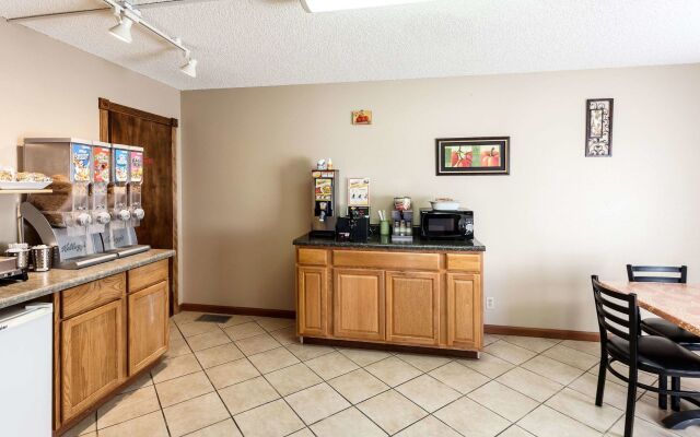 Dragonfly Inn and Suites