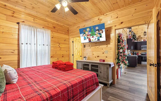 XmasCabins by SmokyStays - Christmas Themed Year Round