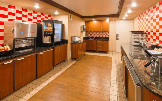 Best Western Plus White Bear Country Inn