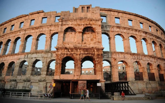 Two Bedroom Apartment Valdebecco for 5 persons