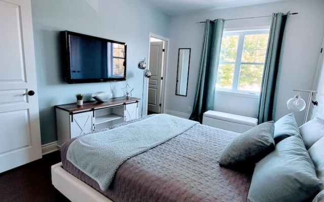 Champlain Condo 202