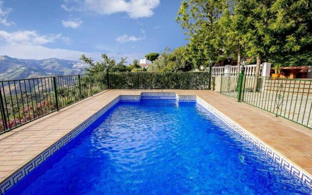 Casa Las Olivas Sayalonga by Ruralidays