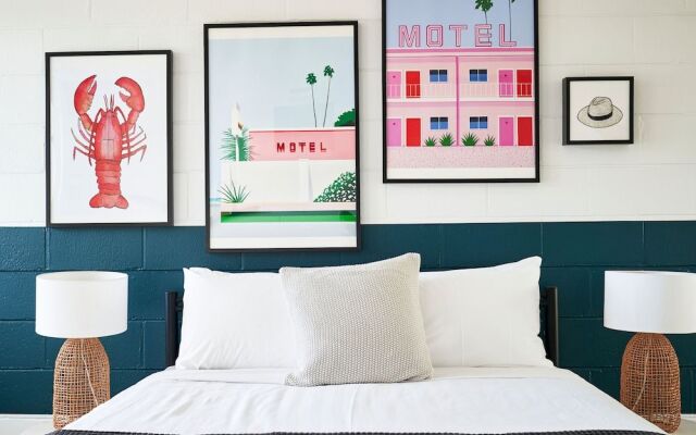 Peterborough House & Motel