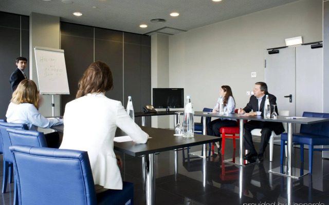 Holiday Inn Express Lisbon - Alfragide by IHG
