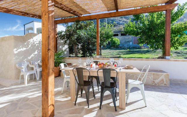 Attractive Apartment in Realmonte with Shared Swimming Pool