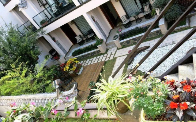 Poetical Dwelling Inn