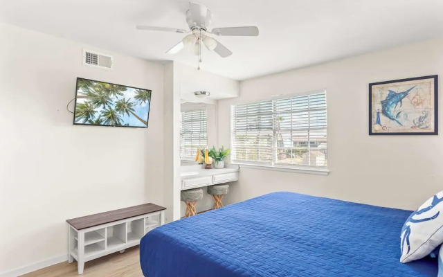 Tranquil Turquoise: Pet Friendly