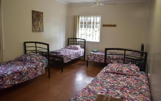 Travellers Paradise Heritage Historical Place - Hostel