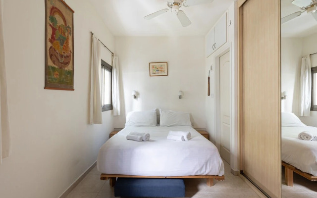 Bright Pearl For Exploring Tel-Aviv