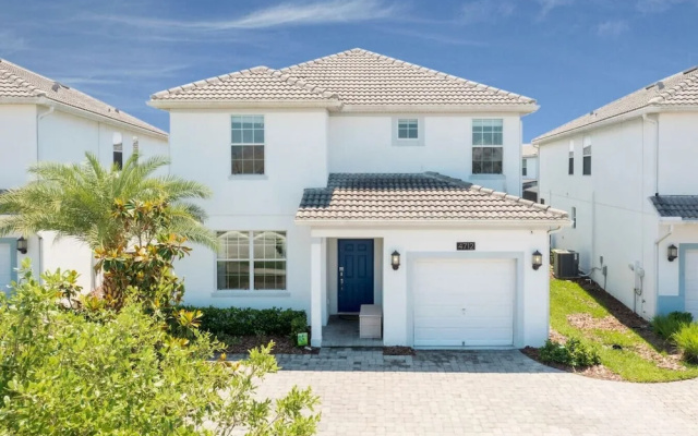 Modern 5BR Oasis Near Disney - Pvt Pool...