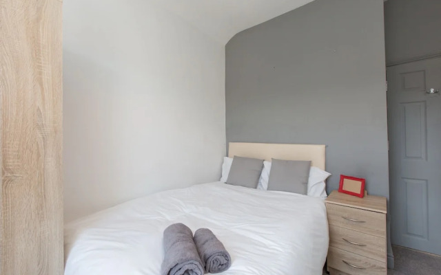 Townhouse @ 27 Electricity St Crewe