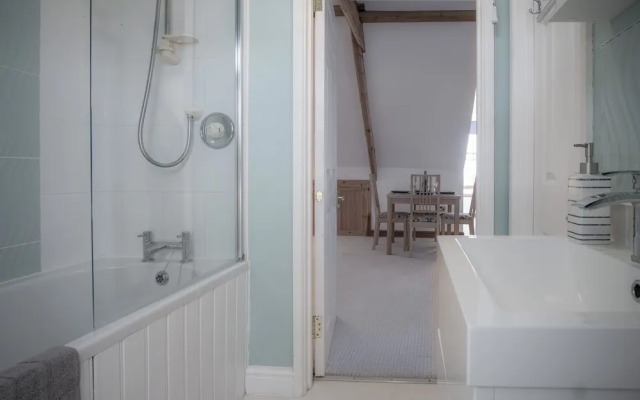 The Nest - 1 Bedroom Apartment - Tenby