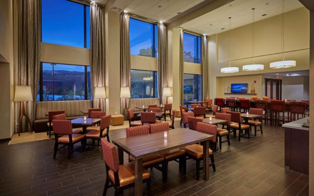 Hampton Inn & Suites Hood River