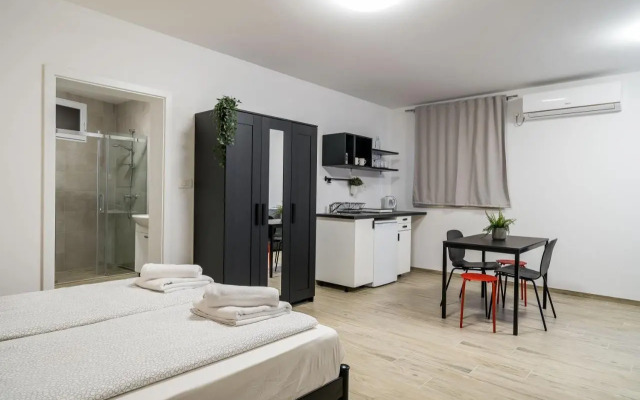 Residence & Pool Villa Schwarz Suites