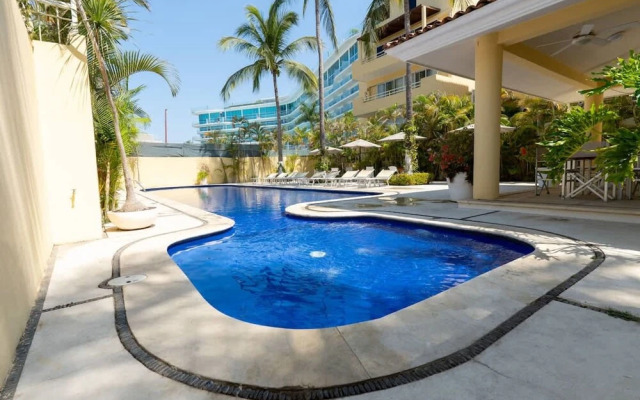 Sleeps 6 Views Beach 1 Block