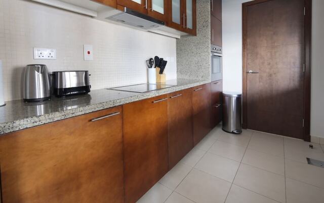 Light + Beautiful 1BR in Amazing Downtown Dubai!